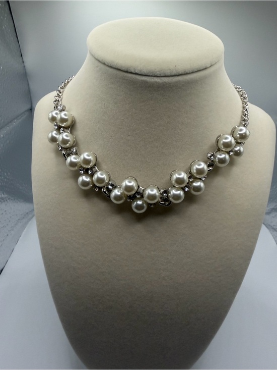 Jewelry - Pearl Cluster Necklace - White Pearls on Silver Chain